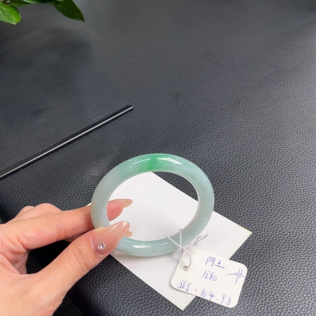 未镶嵌手镯（圆镯）翡翠手镯