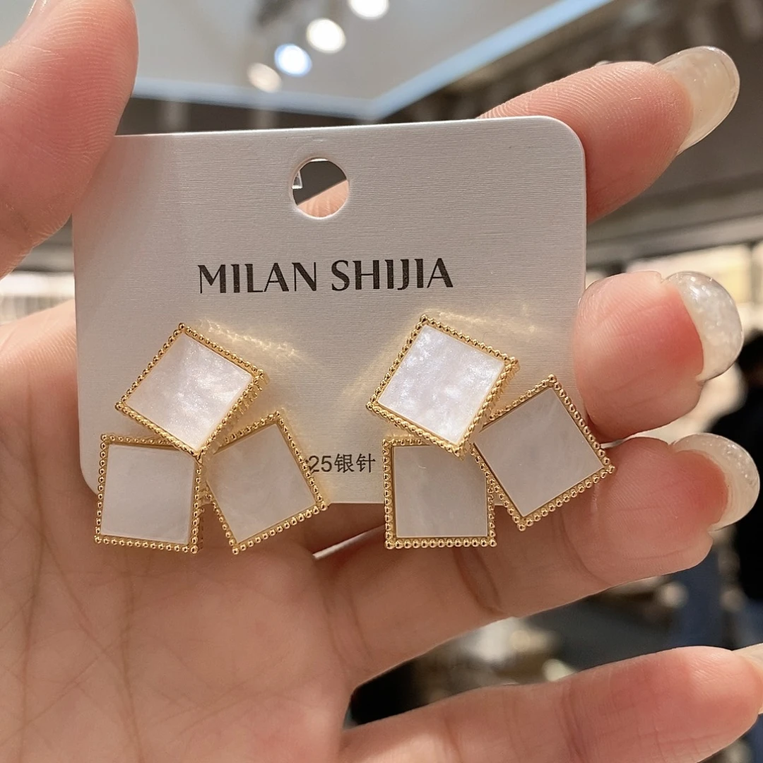 白色三角哈哈哈哈哈哈