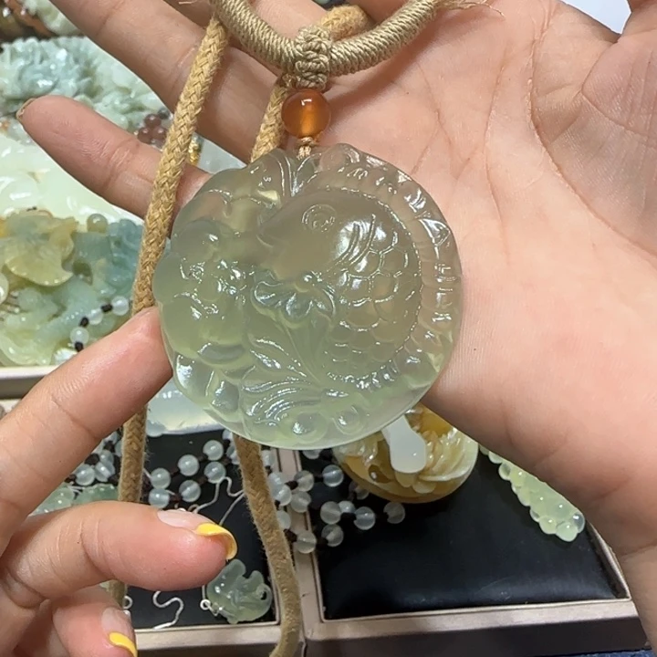 蛇纹石玉未镶嵌吊坠