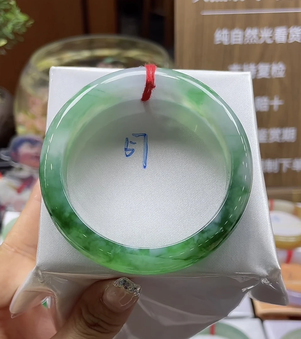 56-57圈冰辣绿正圈翡翠手镯