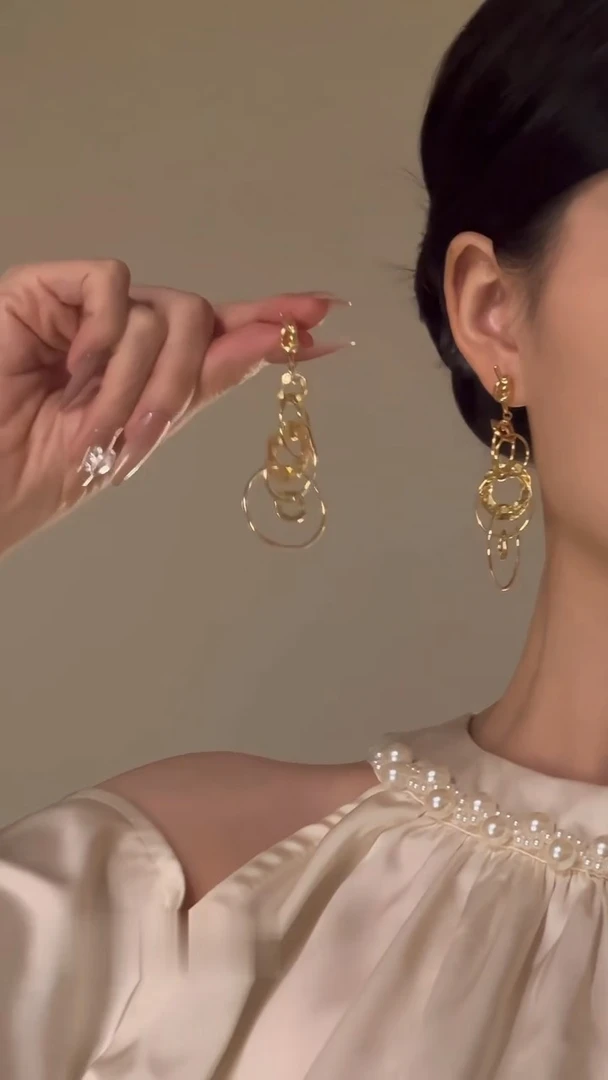 合金耳饰 早秋氛围耳饰秋日银杏环环相扣高级感气质大圈圈耳环