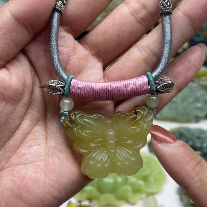 蛇纹石玉未镶嵌颈饰