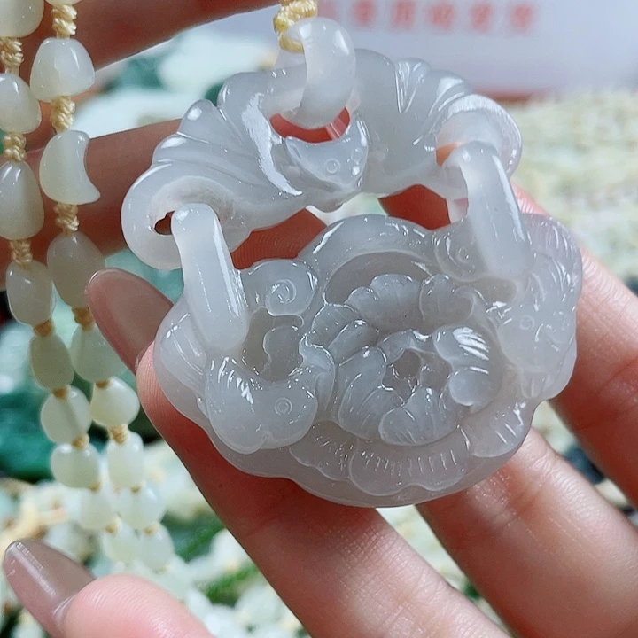 颈饰未镶嵌和田玉