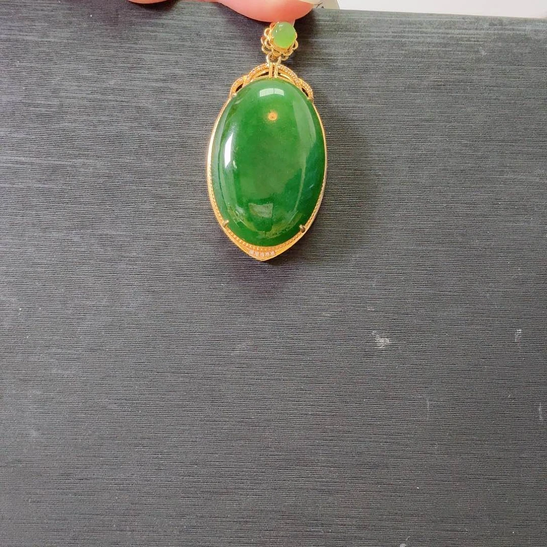 颈饰18K金镶嵌和田玉仓库