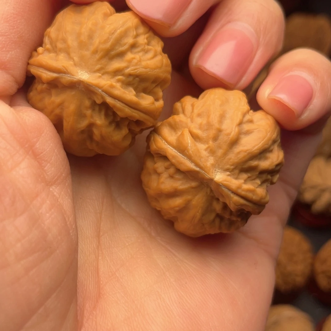 文玩核桃把件隔***奶核桃