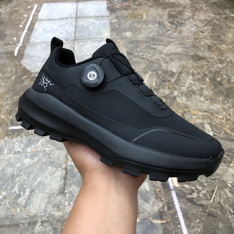 秋季新款男士百搭户外休闲潮鞋软底轻便透气男鞋运动鞋简约稳跑鞋