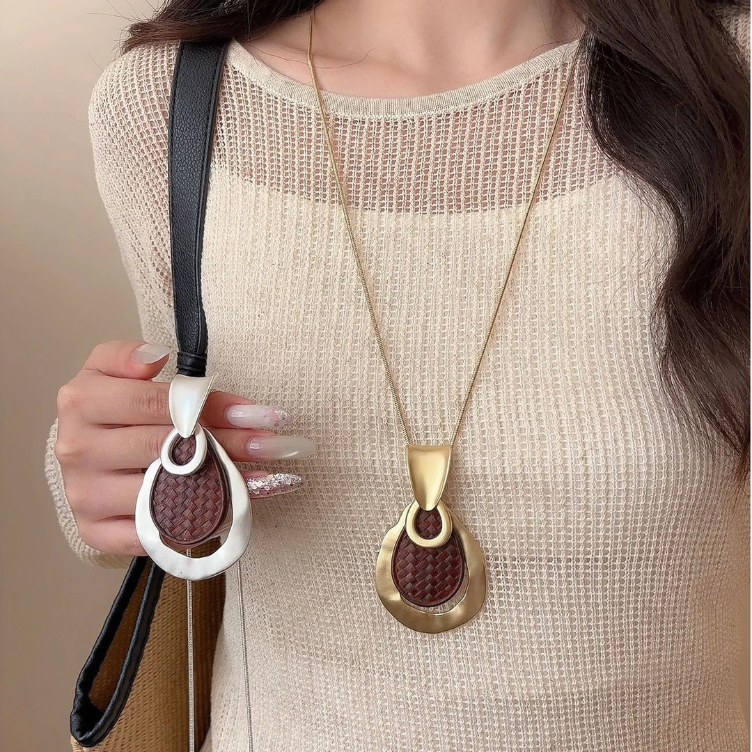 铜合金项链 ins韩系金属木质吊坠项链女秋冬新款高级感长款毛衣链