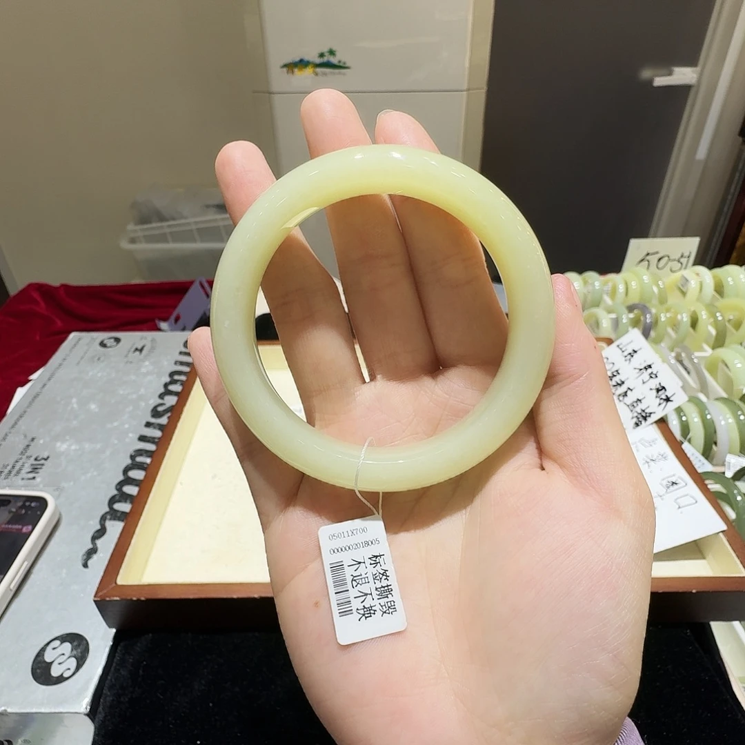 二***.和田玉未镶嵌手镯229