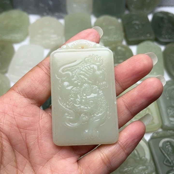 和田玉未镶嵌颈饰旭**子