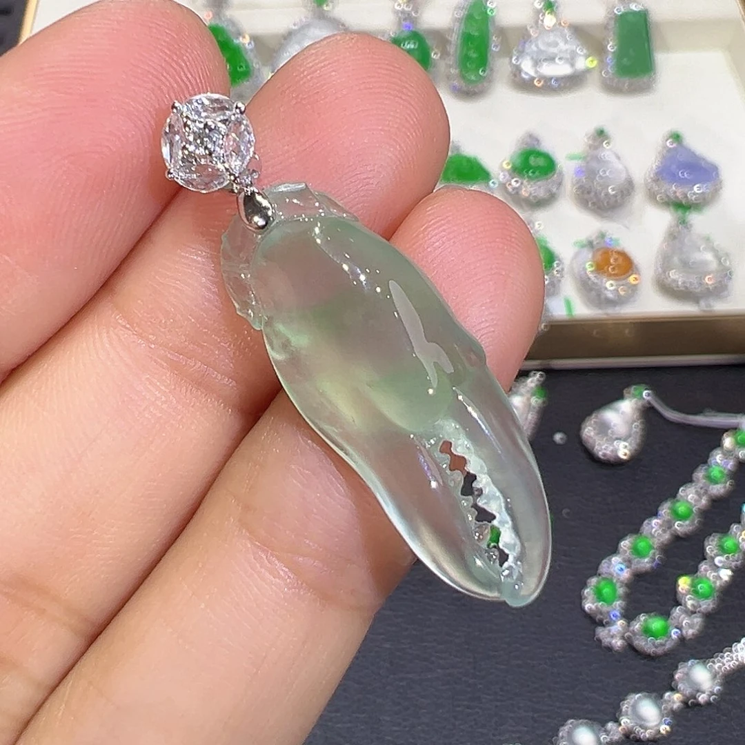 翡翠18K金镶嵌颈饰