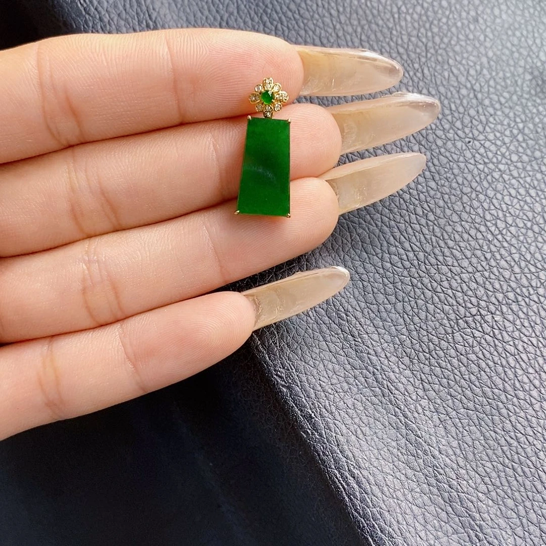 翡翠18K金镶嵌颈饰翡翠