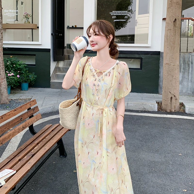 法式温柔氛围感收腰连衣裙女2025夏季新款甜美印花泡泡袖V领长裙