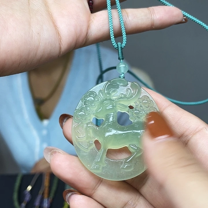 未镶嵌蛇纹石玉颈饰