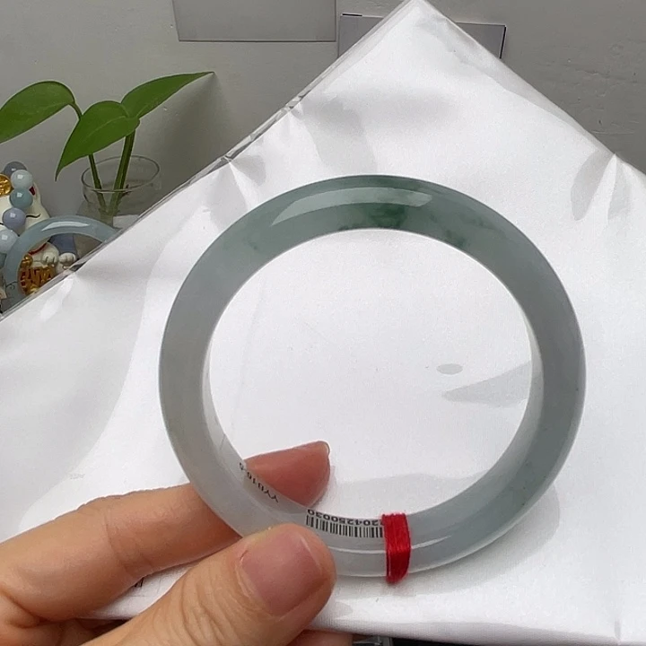 翡翠未镶嵌手镯56.8正圈