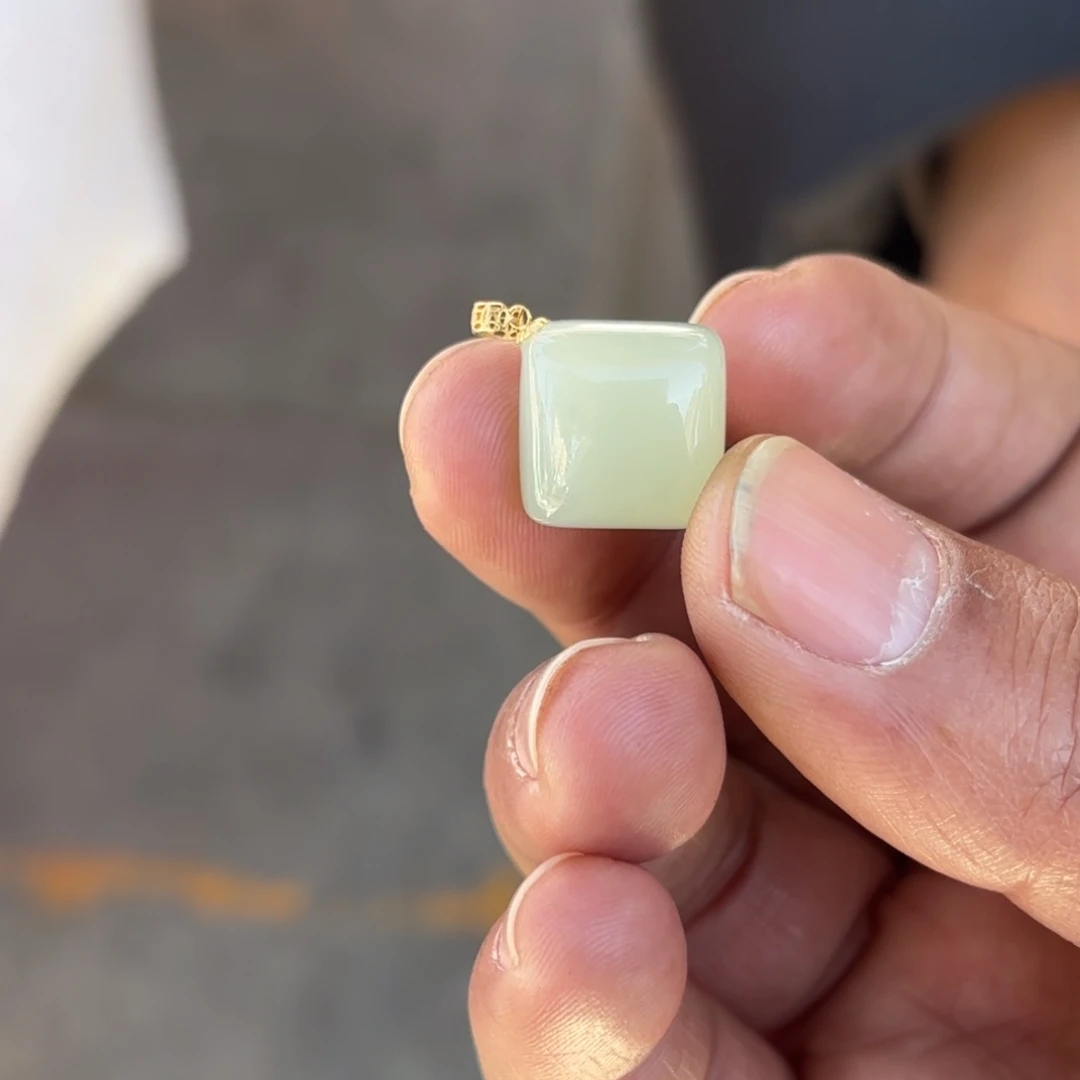 和田玉挂件定制不退换18K金镶嵌?***仔