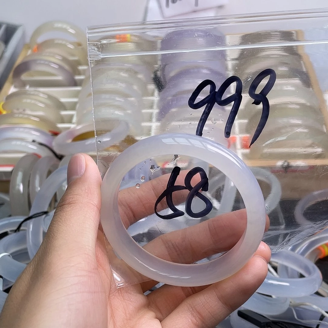 玛瑙/玉髓手镯未镶嵌999