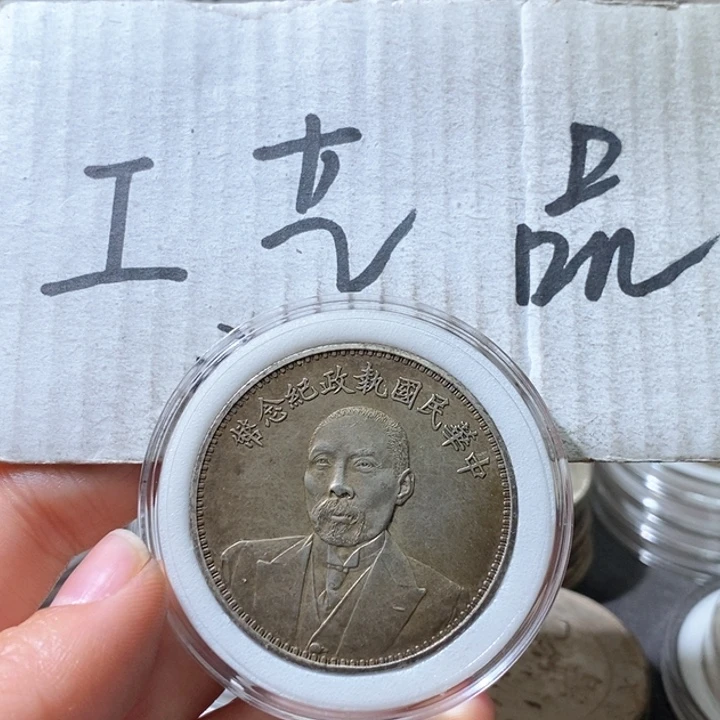 S****)高仿现代工艺品工