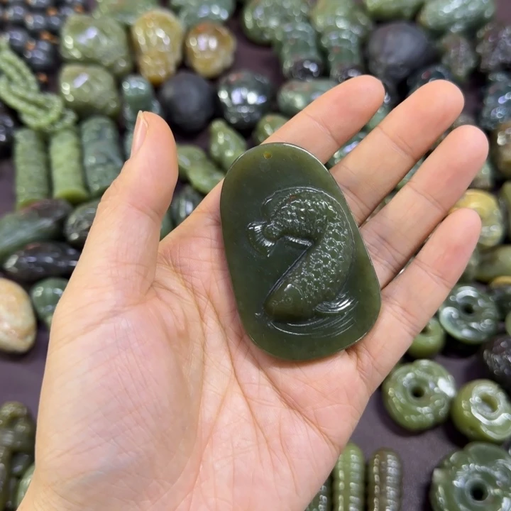 颈饰未镶嵌岫岩河磨玉（透闪石质玉）