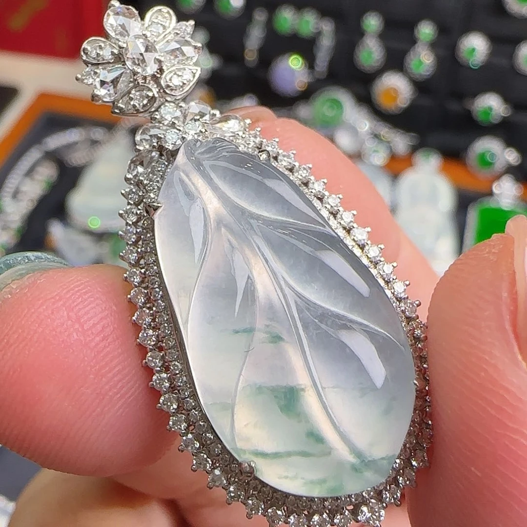 颈饰18K金镶嵌翡翠天然翡翠