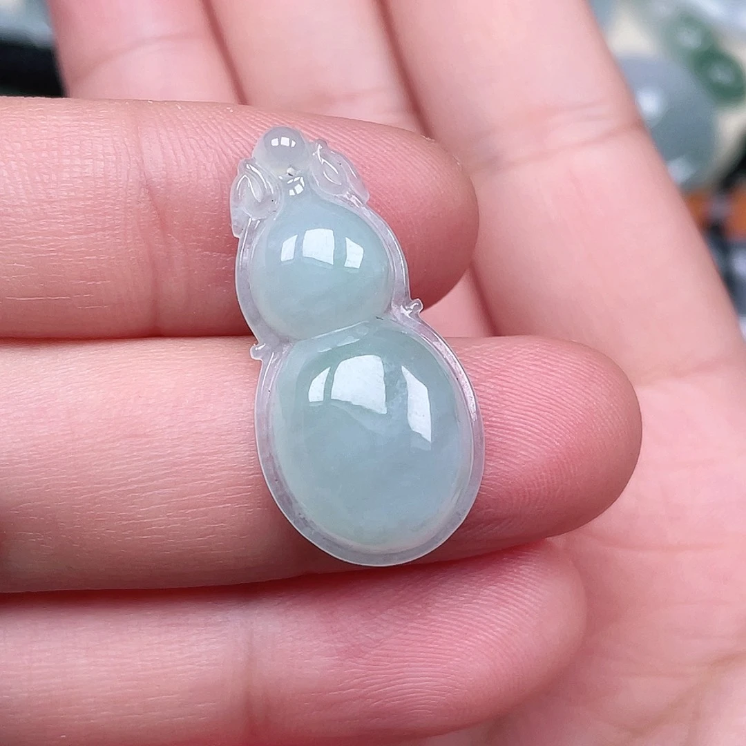翡翠未镶嵌颈饰葫芦