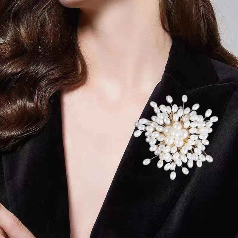 合金胸针 高档贝珠编织花朵胸针高级感胸花复古配饰衣饰胸花饰品