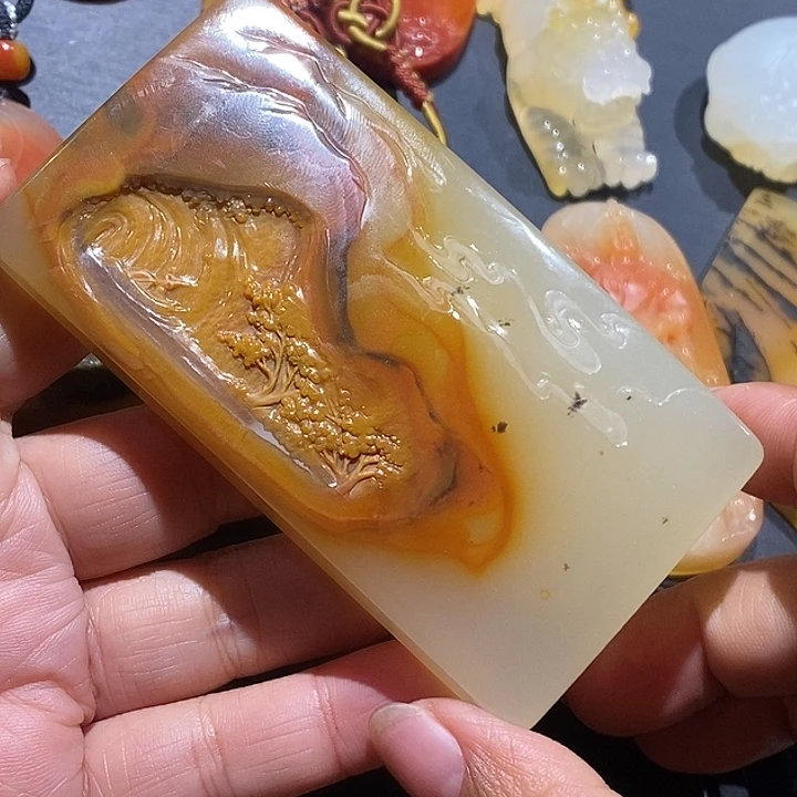 石英质玉（黄龙玉）未镶嵌颈饰