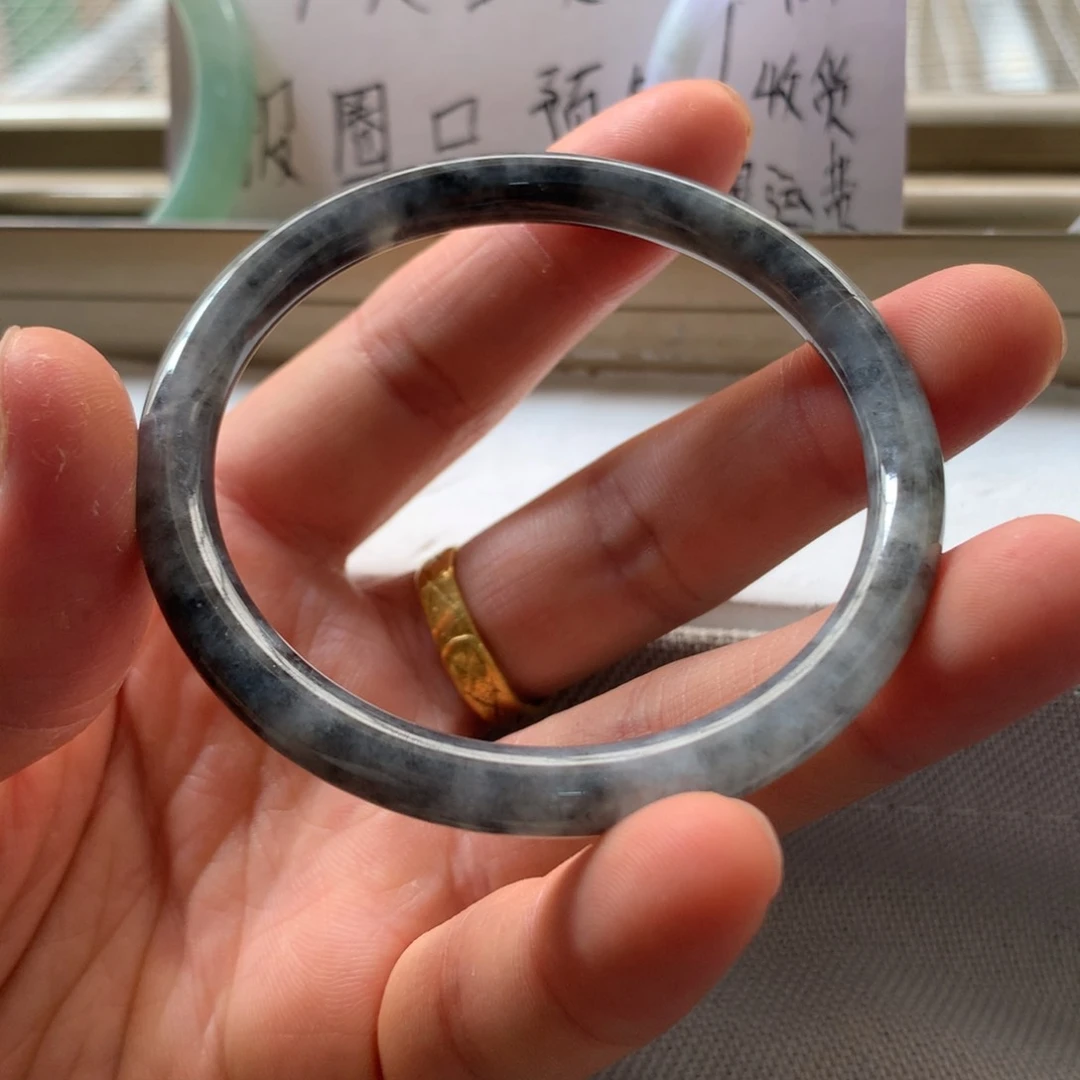 翡翠手镯未镶嵌手镯