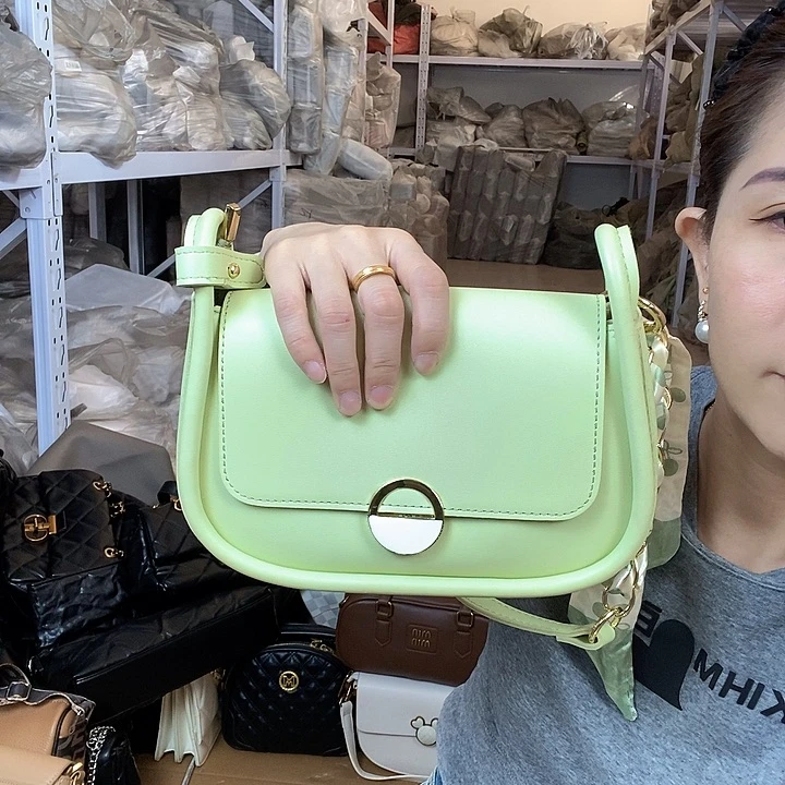 蚕丝小牛剖层皮革PU