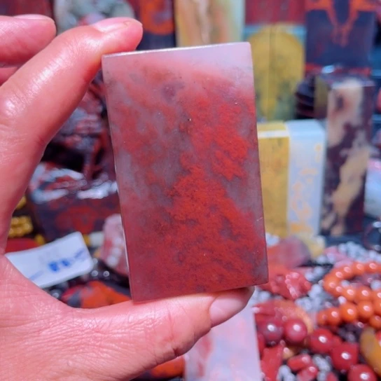 玉桂林鸡血玉玉牌