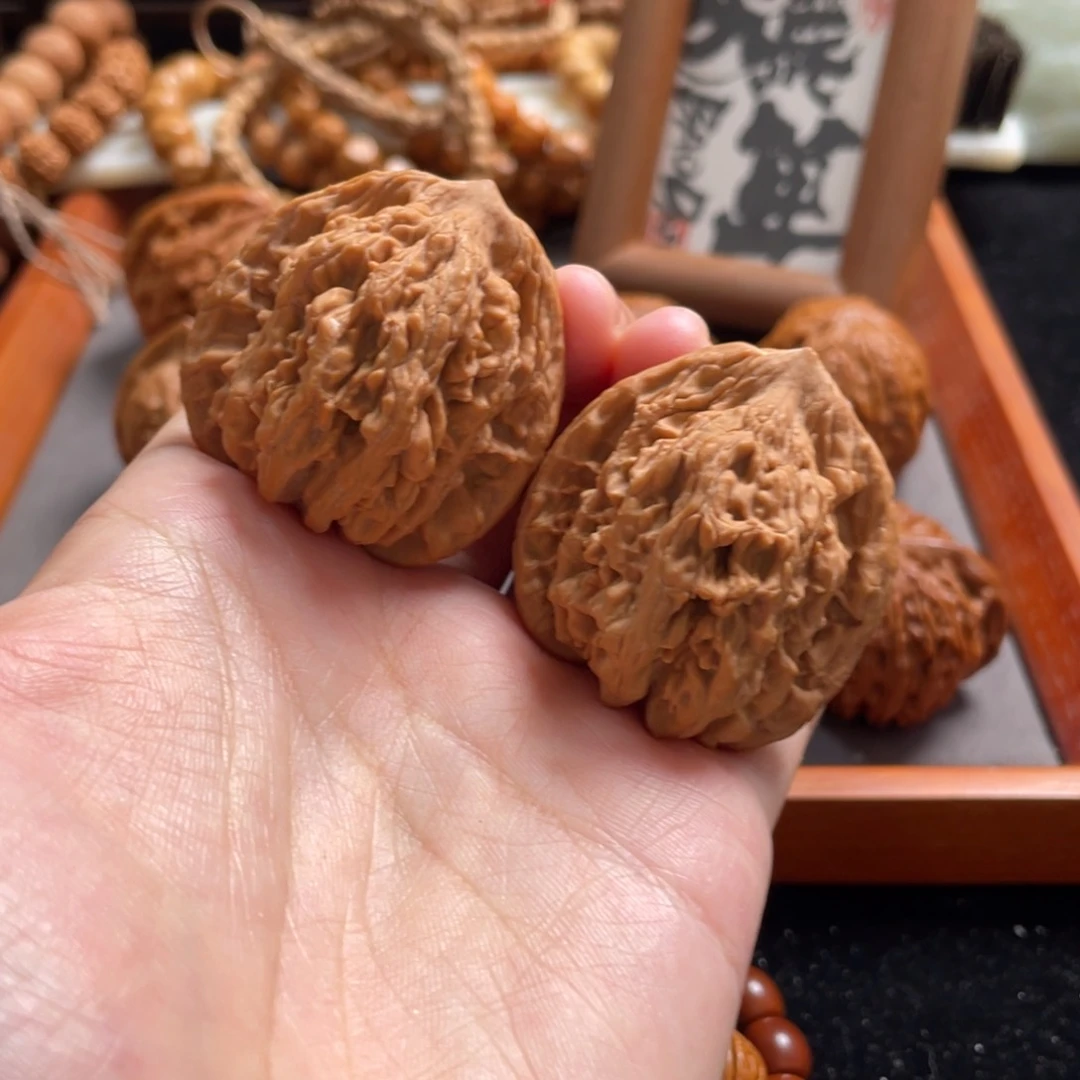 文玩核桃吊坠虎头39+