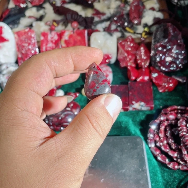 天然辰砂原石首饰