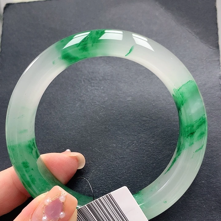 向****石英质玉手镯未镶嵌