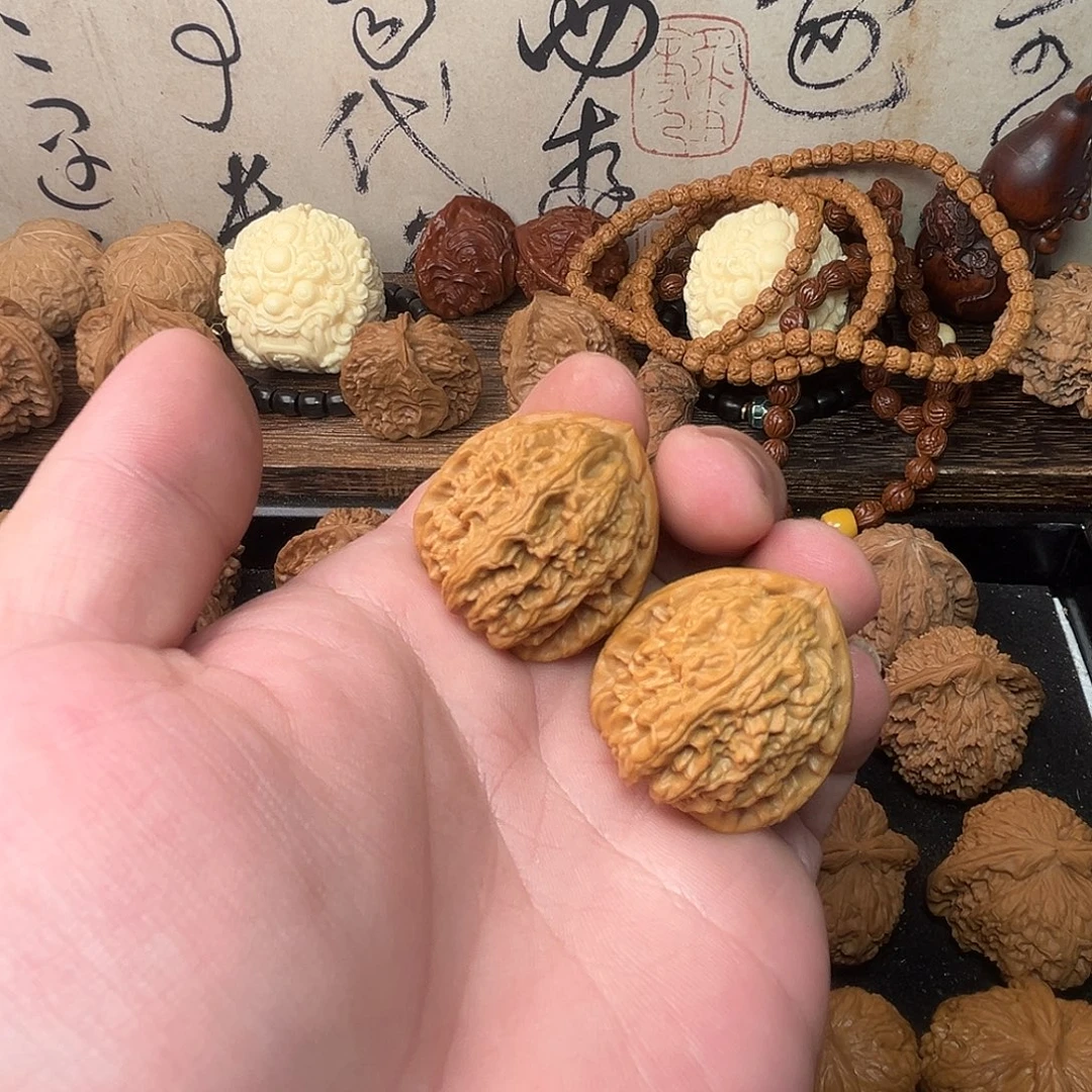 把件文玩核桃白狮子手捻32尺修