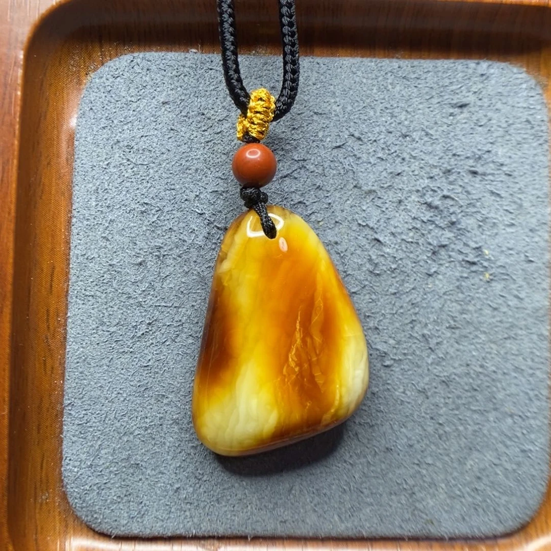 中***哥蜜蜡未镶嵌颈饰郎