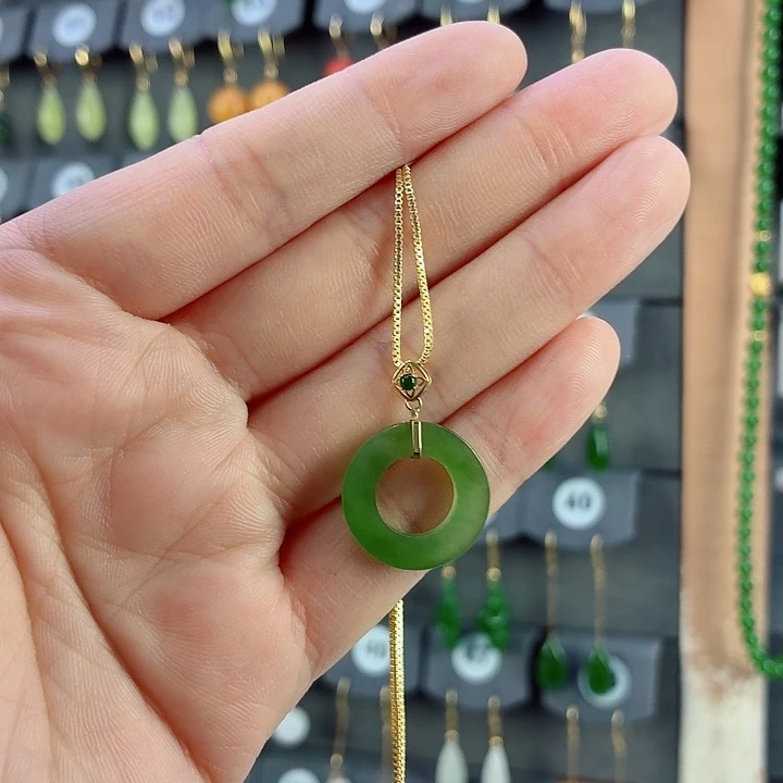 和田玉18K金镶嵌吊坠(赠链)