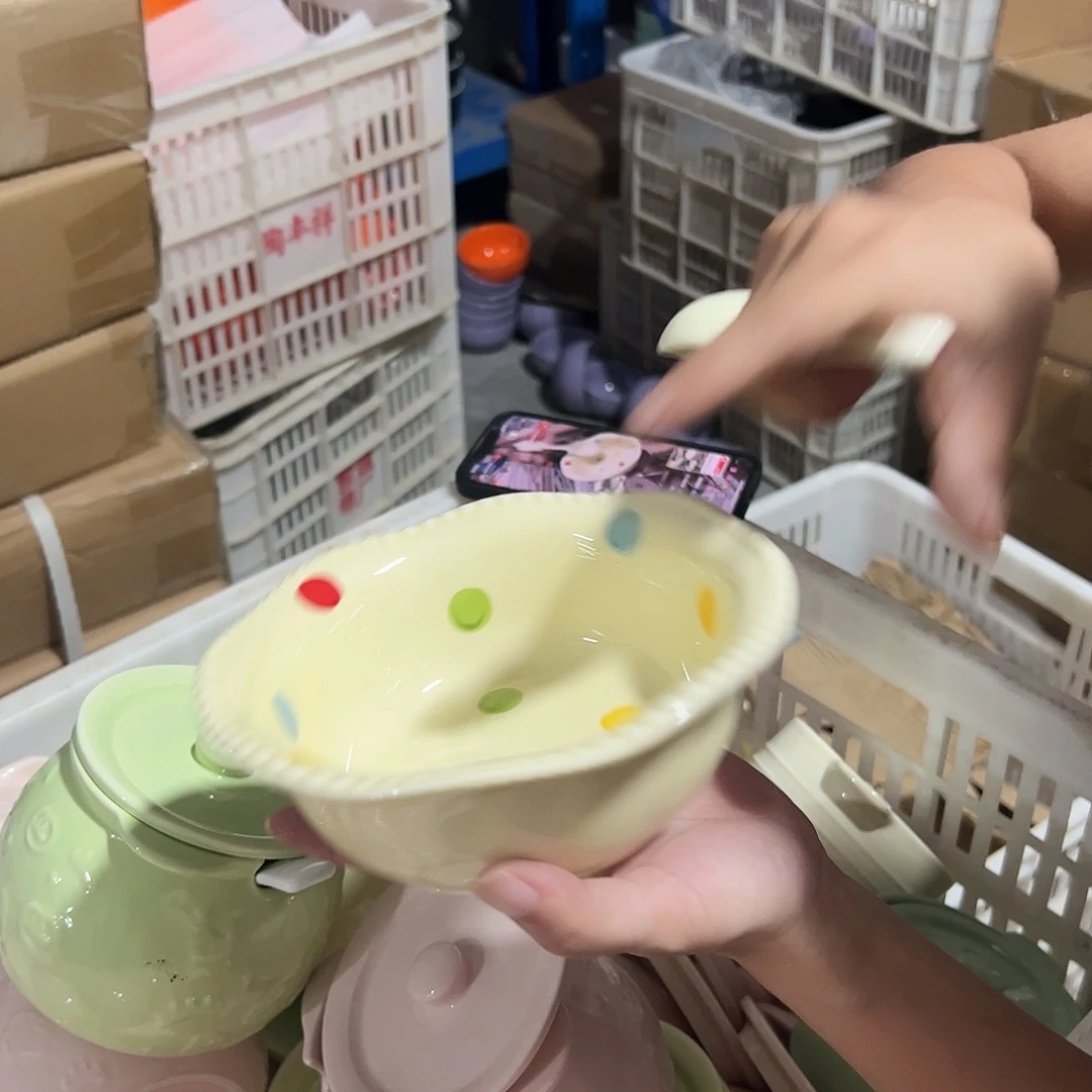 瓷片彩色6寸波点碗送勺子