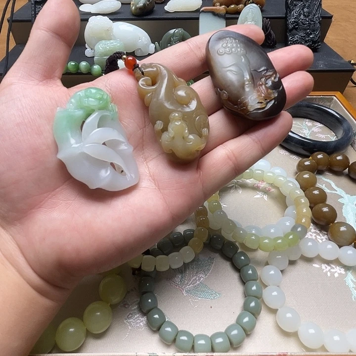 吊坠(赠链)未镶嵌和田玉自****康