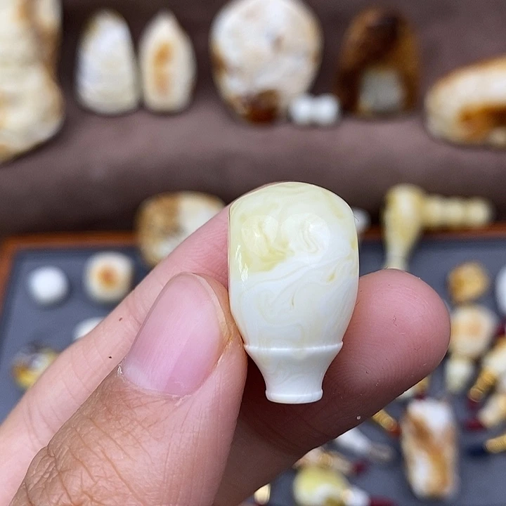 琥珀裸石未镶嵌终****游13三通u62