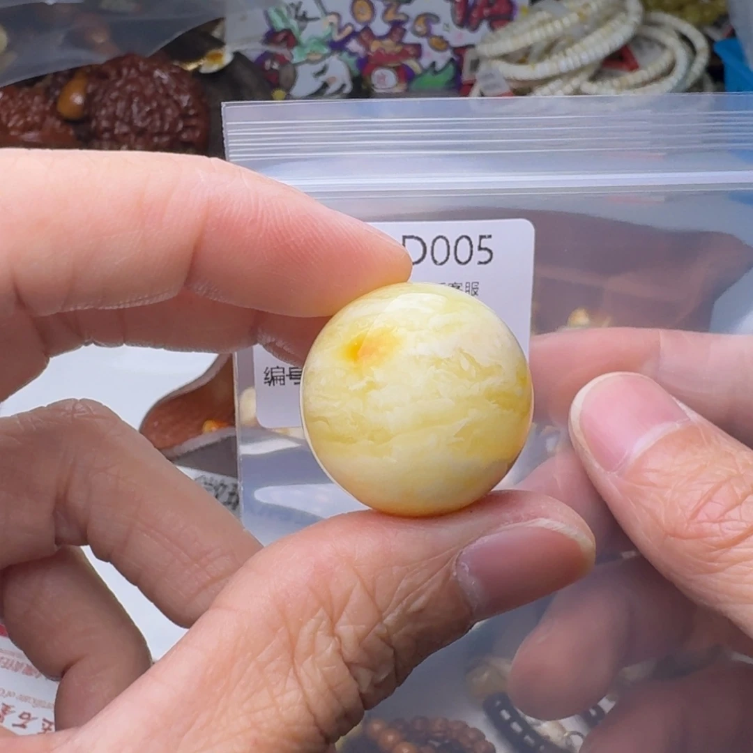 琥珀未镶嵌裸石琥珀