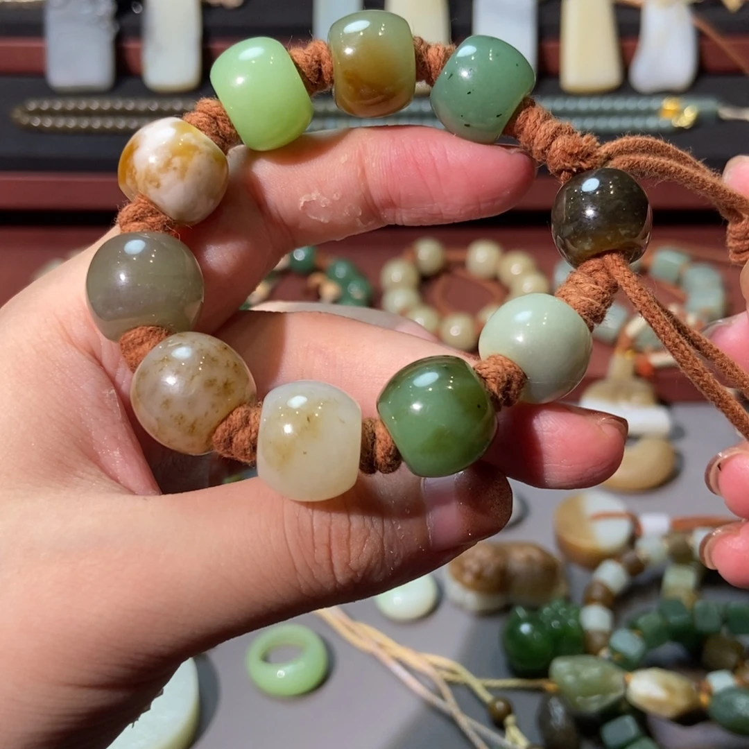 手***M和田玉未镶嵌颈饰