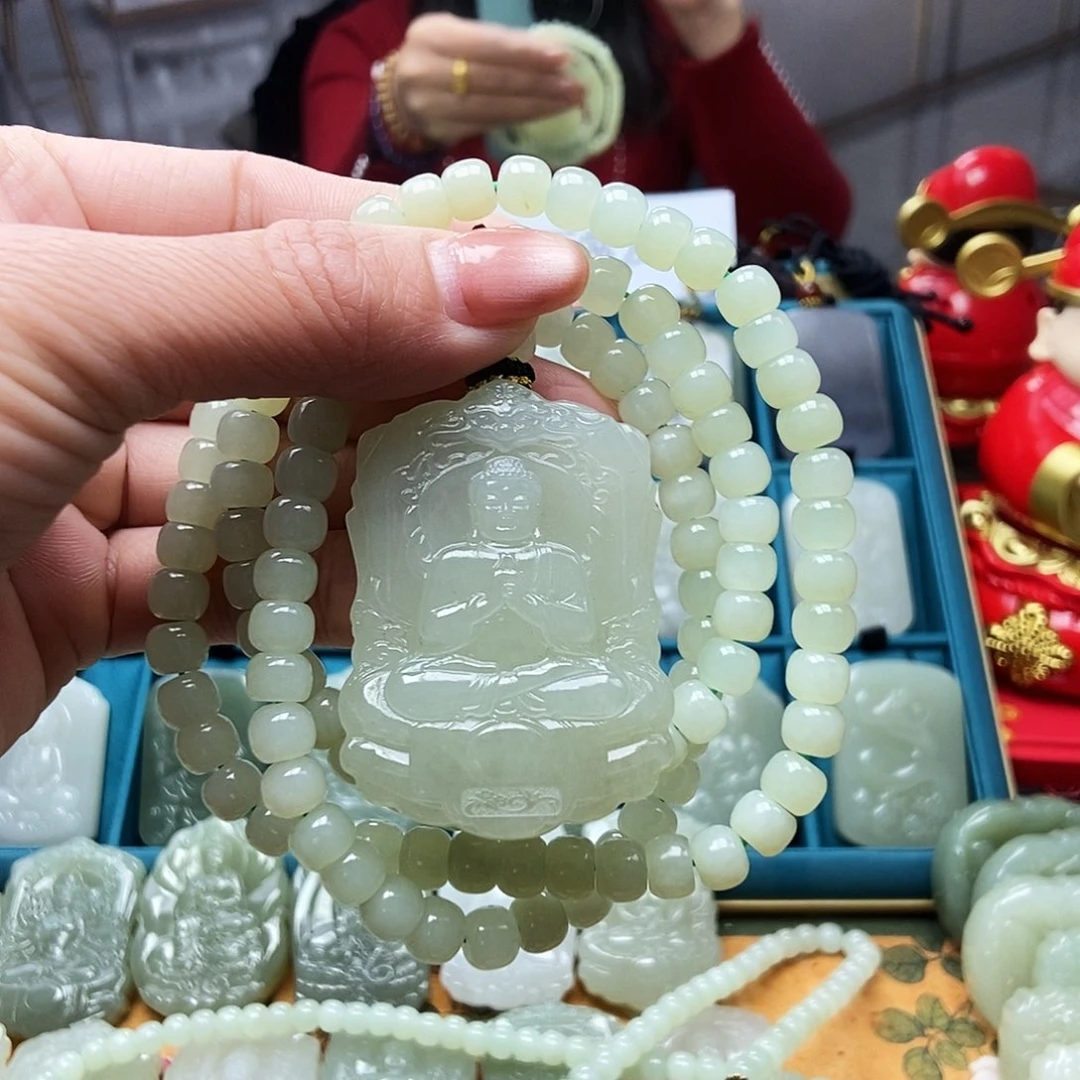 和田玉颈饰未镶嵌灯**下