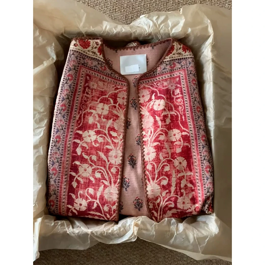 今年流行漂亮巨好看独特漂亮上衣绝美重要场合红色印花短外套女秋
