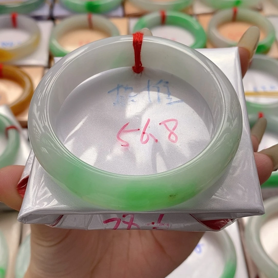 翡翠手镯未镶嵌手镯