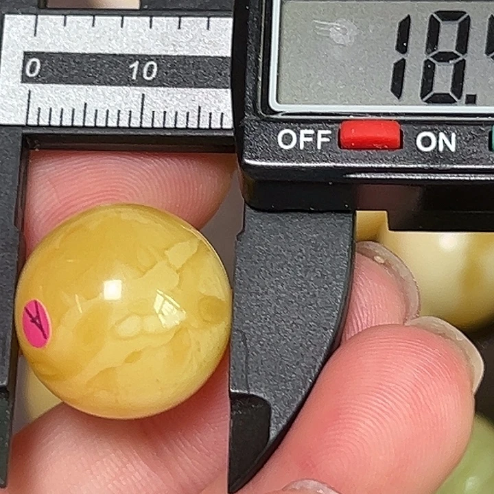蜜蜡未镶嵌裸石微瑕126