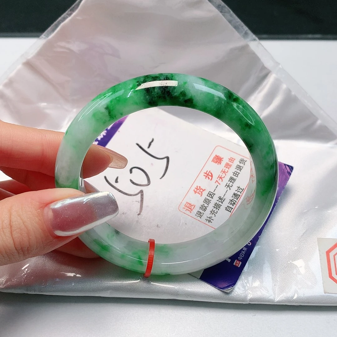 翡翠手镯未镶嵌翡翠手镯