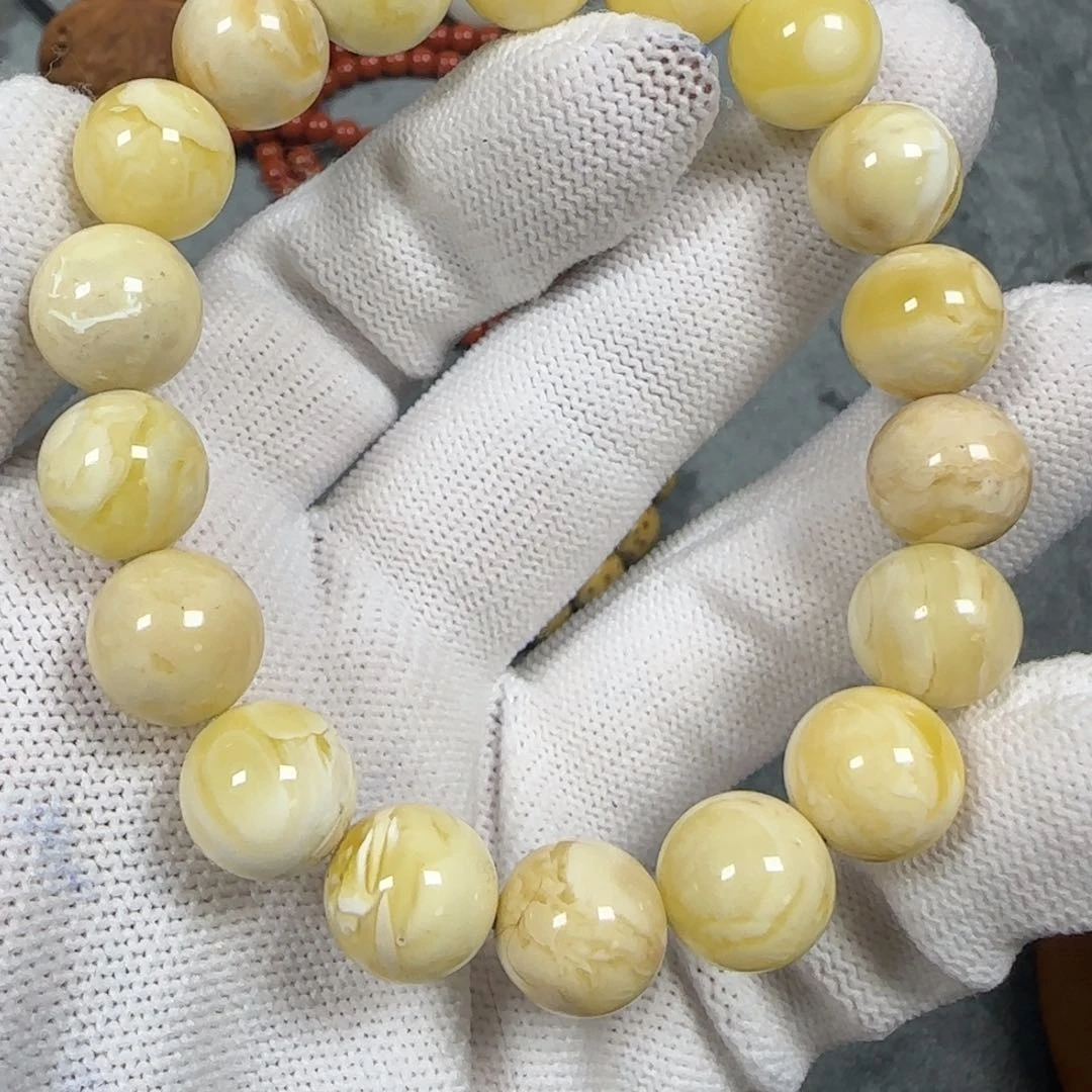 琥珀颈饰未镶嵌原矿