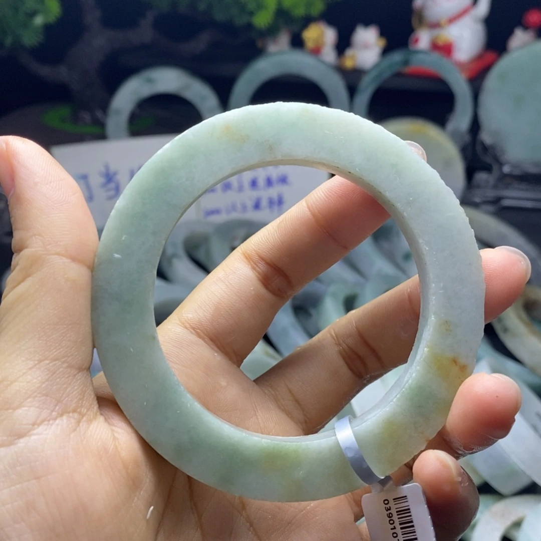 用***1定制翡翠未镶嵌手镯