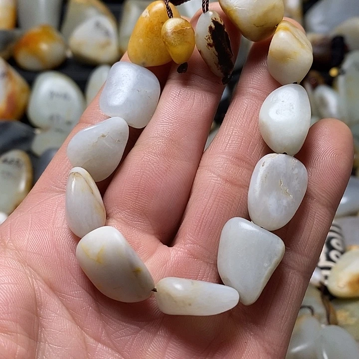 和田玉未镶嵌颈饰手串