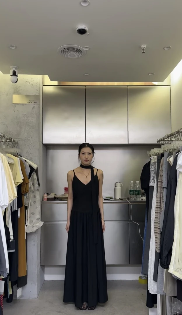 about ins（88176#新）法式长款无袖气质吊带裙（带飘带）（裙长127）