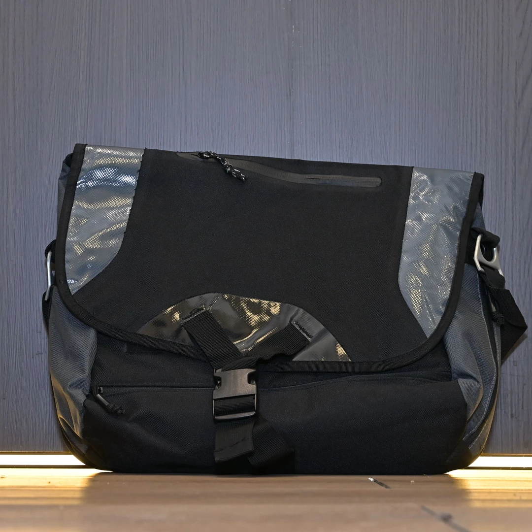 28735-男士翻盖斜挎包F